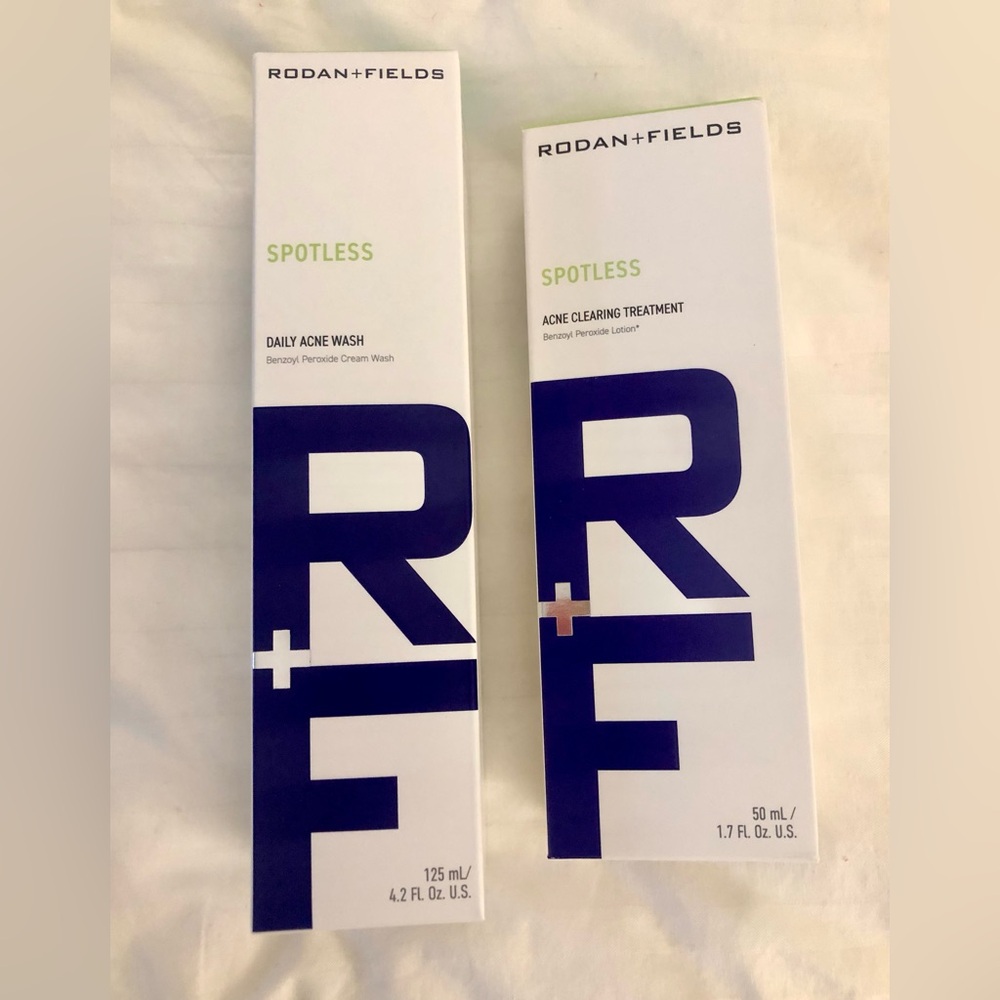 Rodan + Fields Spotless Acne Duo in White with Navy Accents